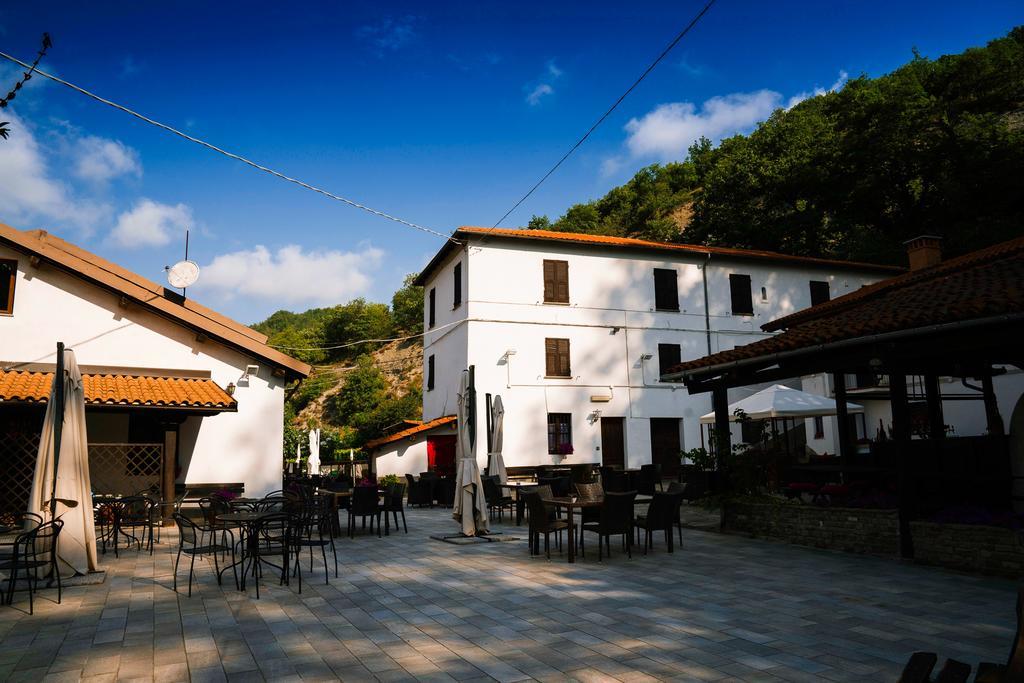 Agriturismo Cascina Del Vai Cairo Montenotte Eksteriør billede